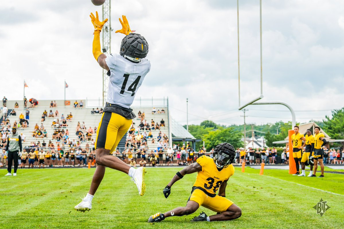 BenTenuta's tweet photo. George Pickens stares down the DB core after making 4 consecutive catches in the 1v1 drill @937theFan https://t.co/BFAl2mw8bX
