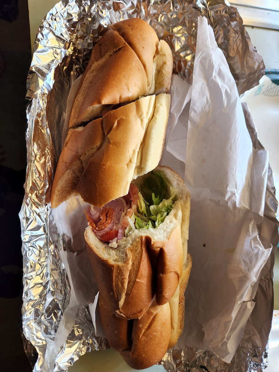 JohnLukeNYC's tweet photo. #DinnerTime #ItalianHero Yummy ๐ https://t.co/O8vOkrxHiX
