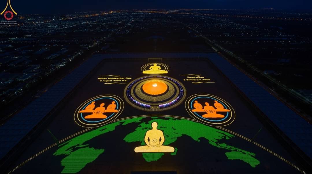 weeranan's tweet image. วัดพระธรรมกาย จัดพิธีจุดประทีปถวายเป็นพุทธบูชา และสวดมนต์บทธัมมจักกัปปวัตตนสูตรให้ครบ 4,621,000,000 จบ เพื่อสันติภาพโลก เมื่อวันที่ 6 ส.ค.65 ซึ่งเป็นวันสมาธิโลก เพื่อกระตุ้นเตือนให้ชาวโลก หันมาสร้างสันติภาพด้วยสันติสุขภายใน #วันสมาธิโลก #วัดพระธรรมกาย