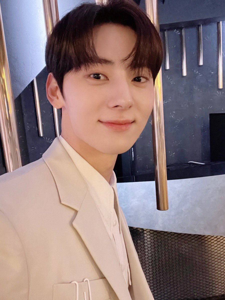 SRKT1230's tweet photo. ミニョン誕生日おめでとー！！！！
 #HAPPYMINHYUNDAY https://t.co/KALVl6Jqnz
