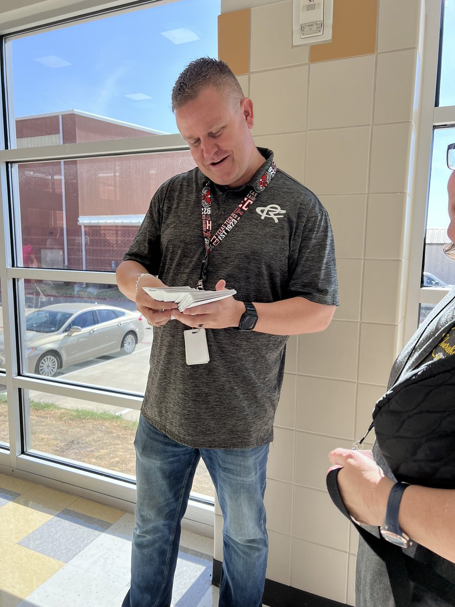 Candicerl2012's tweet photo. #RCISDJoy #TeamRCHS #BulldogPride #LetsGrowTogether #oneRC @Nechamkin @RoyseCityISD showered all teachers with a $2000 bonus CHECK!! What what!! 🖤💛🖤💛 https://t.co/hZtnuc73mw