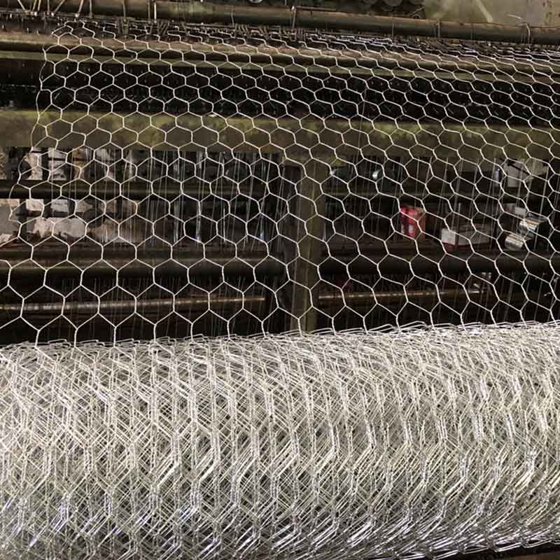 HebeiYingkang's tweet image. After installing each hexagonal wire mesh, place the hexagonal wire mesh in the designated position. The hexagonal wire mesh pads are then joined together. 
We are a hexagonal wire mesh supplier, please feel free to contact us if you need them.
#FenceMesh #ChainLinkMesh #IronWire