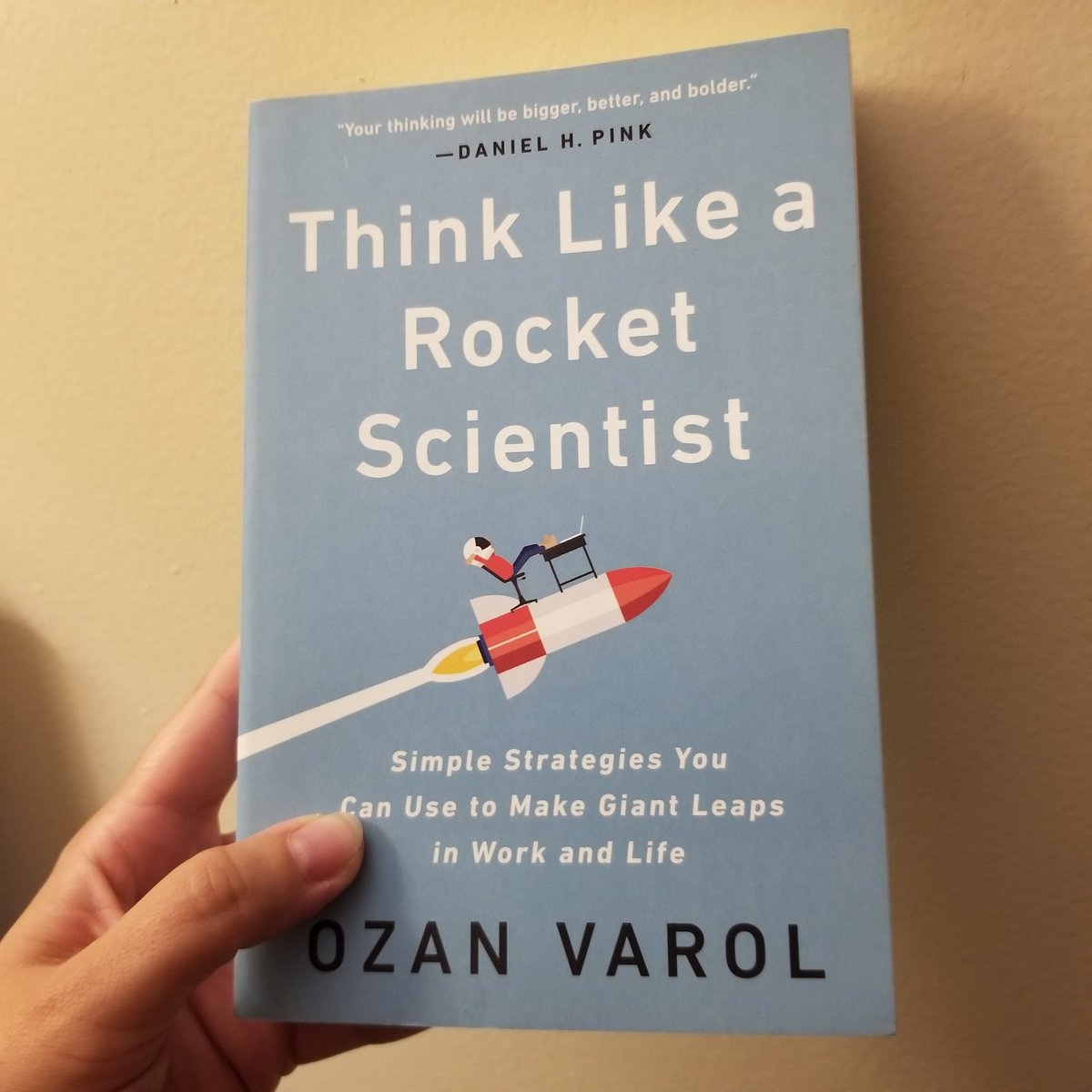 Maddy_Q's tweet photo. @SteveDrangsholt @greg_wukasch @H2corsO It's here!!! Can't wait to dive in and #thinklikearocketscientist! Thanks to @H2corsO and @greg_wukasch for the recommendation and a huge thank you @SteveDrangsholt for sending me a copy 😁 https://t.co/kdP9hLahY5