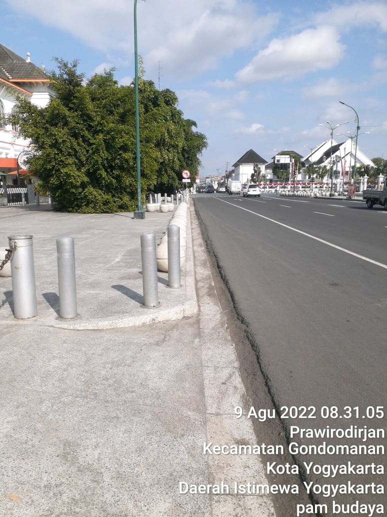 titiknol_jogja's tweet image. Sugeng enjing warga:
1. Provinsi termiskin dan paling timpang di Jawa.
2. Meski SDM unggul tapi jg Provinsi dengan ketergantungan lansia tertinggi dalam 5 tahun terakhir.
3. Lingkungan hidup? Cc warga DAS Progo.
4. UMR tidak pernah mencapai KHL
5. Good Governance? Wkwkwkwk 🙏😁