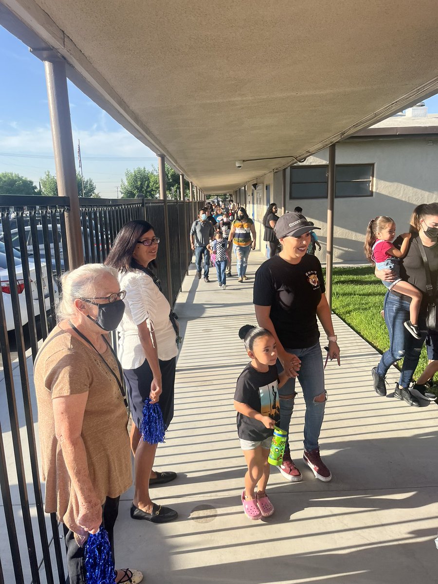 Kudos to Dunn’s staff for a successful 1st day of school! The smiles from families and student…PRICELESS 😁
