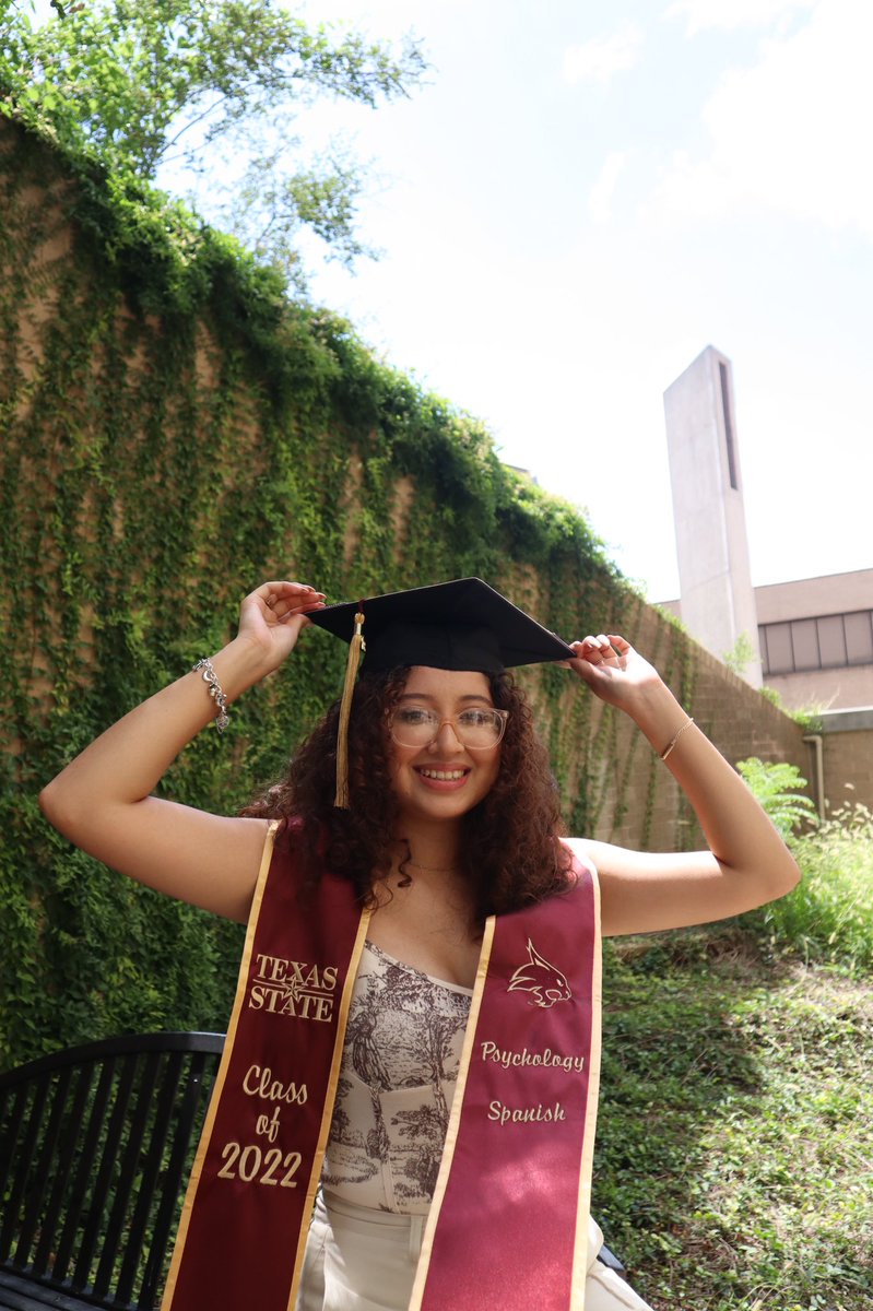 Steph_Moncada17's tweet photo. class of 2022 🎓🥂 https://t.co/amh89N1iQS
