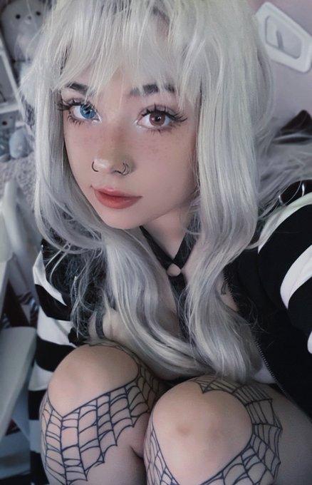 Hi (with intentions of becoming your internet girlfriend) https://t.co/SUNSqqvjSx