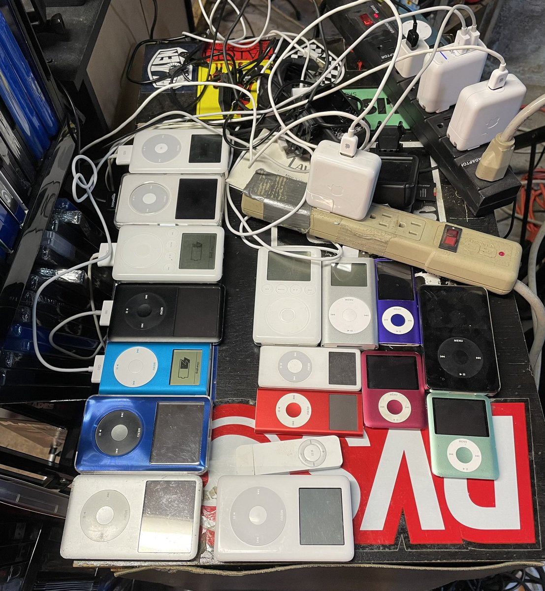 METALJIMMY123's tweet photo. IPODS UPDATED
WITH CURRENT
MUSIC ✅ #apple #ipod #appleipod #ipodclassic #ipodmini #ipodvideo #updated #update #music #oldschool #mp3player #retro #vintage https://t.co/5qHDuu4y2v