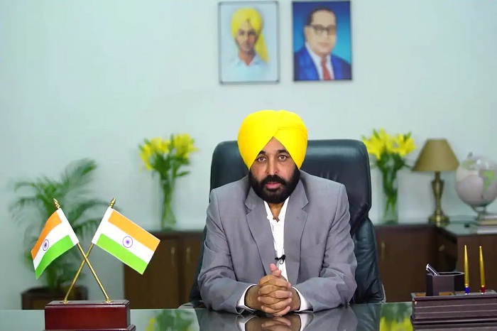 JagbaniOnline's tweet photo. ਅਹਿਮ ਖ਼ਬਰ: ਅੰਦੋਲਨ ਦੌਰਾਨ ਸ਼ਹੀਦ ਹੋਏ ਕਿਸਾਨਾਂ ਦੇ ਪਰਿਵਾਰਾਂ ਲਈ ਮਾਨ ਸਰਕਾਰ ਨੇ ਜਾਰੀ ਕੀਤੀ ਆਰਥਿਕ ਮਦਦ
https://t.co/KyKG5e86LQ
#PeasantMovement #Martyred #Farmers #Family #MannGovernment #CMBhagwantMann #Punjab #Financial #Help https://t.co/DwBuelx1Gf