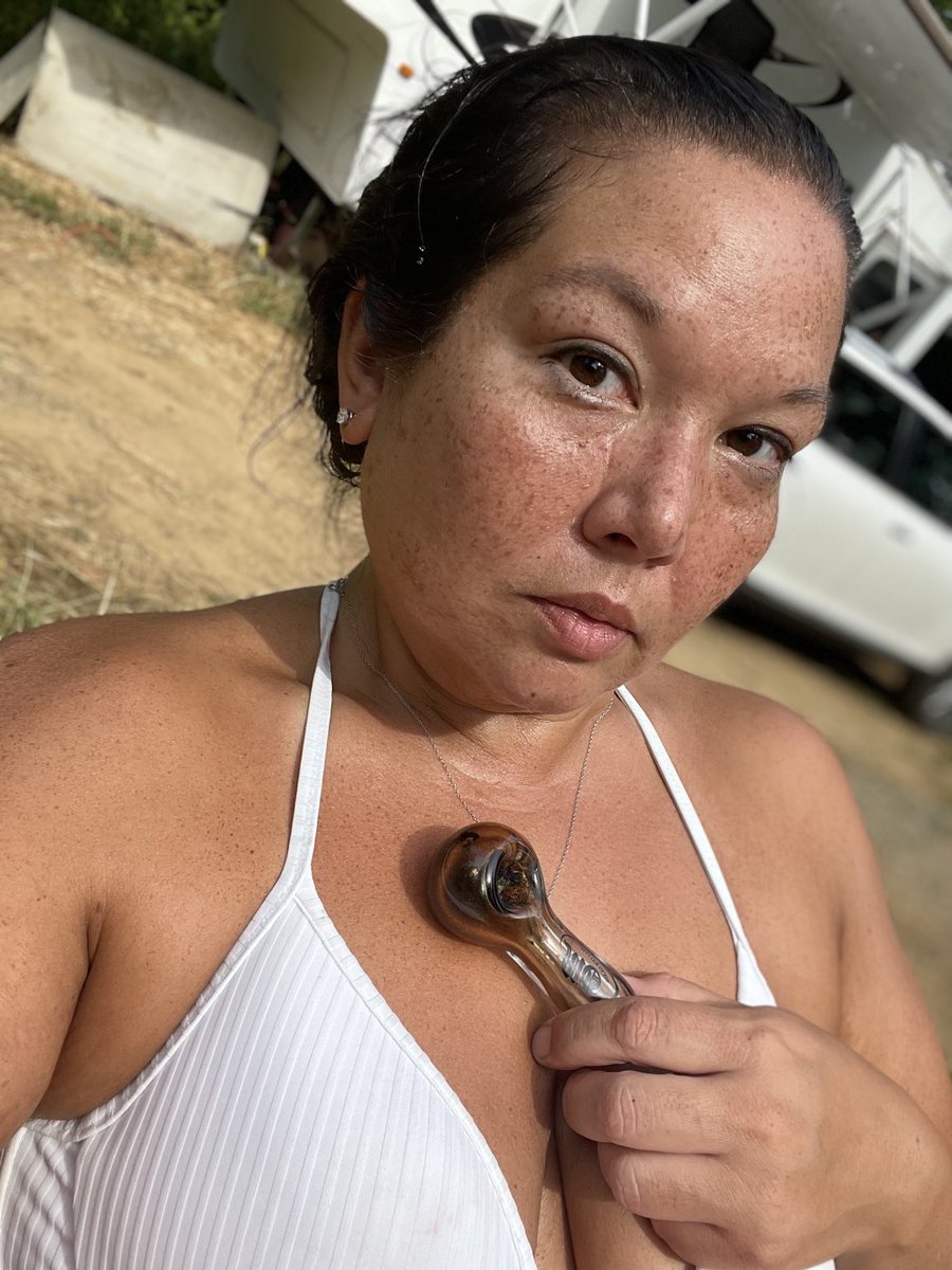 Shelley_Knight1's tweet photo. I just dumped a bottle of water on me!!! #camplife #Mmemberville #natureisgood #MoreGMO #suchfire πβοΈπΆπ₯ππ βοΈπ https://t.co/nHNSxn3Ax3