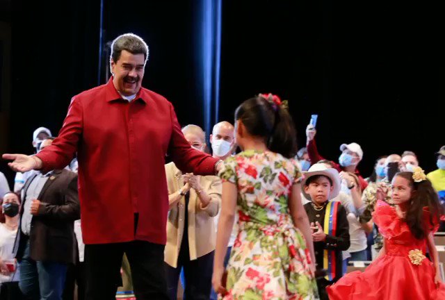 laradiodelsur's tweet photo. #08Aug Presidente @NicolasMaduro  anunció la creación del Movimiento Socio Cultural Corazón Llanero https://t.co/ioidW7HF17 #CongresoNuevaÉpoca https://t.co/6zckRubmfK