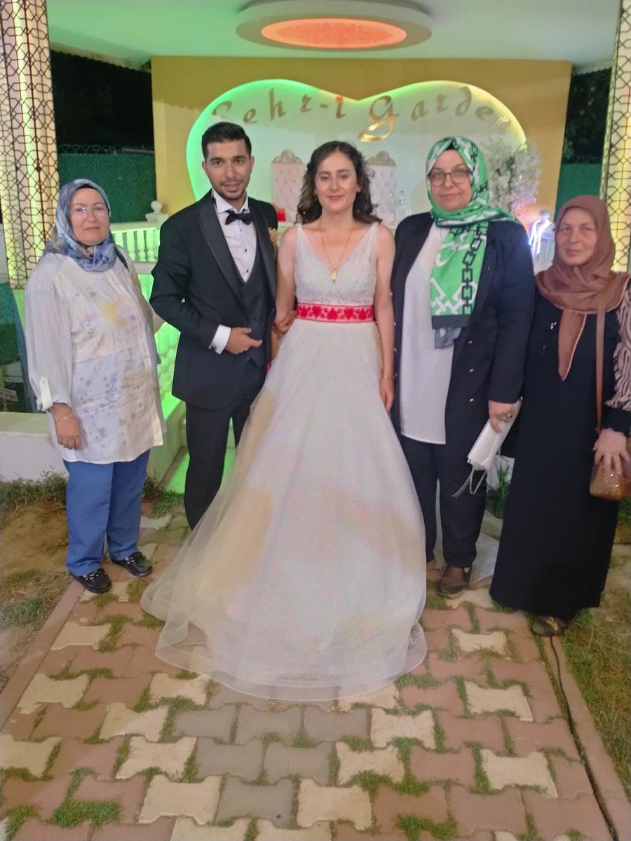 Karaman Ahmet Mete Huzur Evi personeli,annesi çocukluk arkadaşım 
Fehmi Mustafa Kurşun kardeşim dünya evine girdi.
Düğün merasimine diş hastanesi temsilcimiz Yadigar topak ile katılım sağladık.

Çiftimize iki cihan saadeti dikiyoruz.