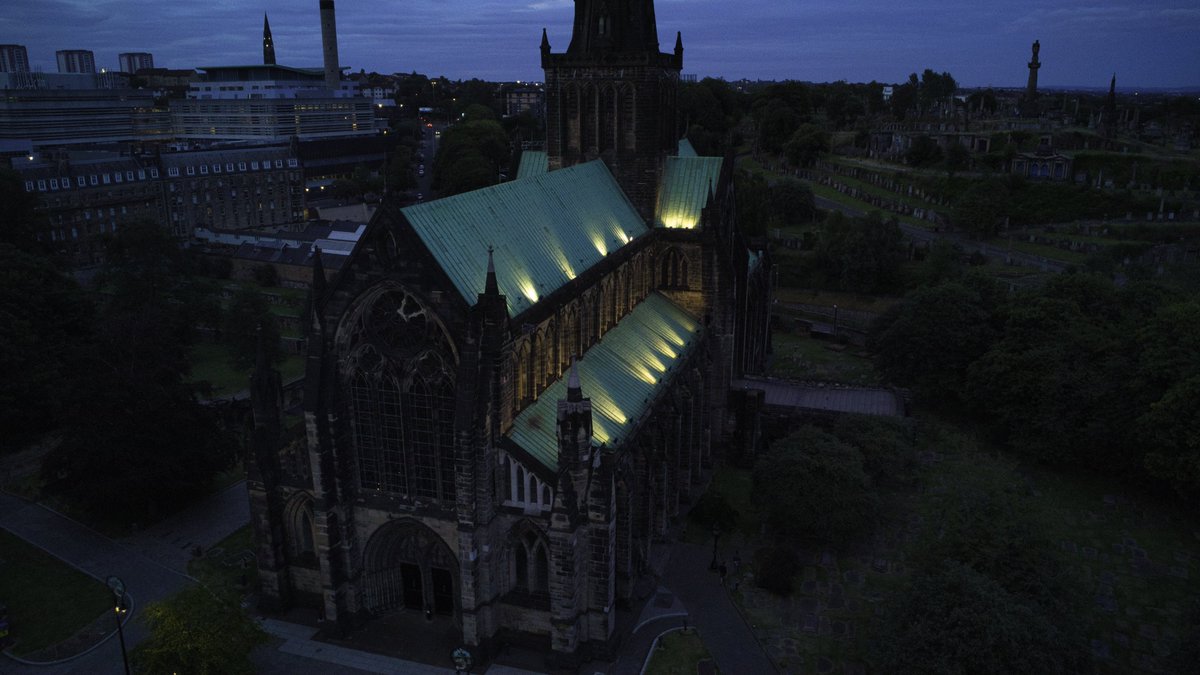 Glasgow cathedral tonight 👌🏻