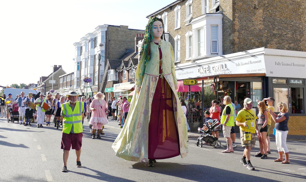 Frank_Leppard's tweet image. Folk Week parade in Broadstairs . #folkweek #broadstairs