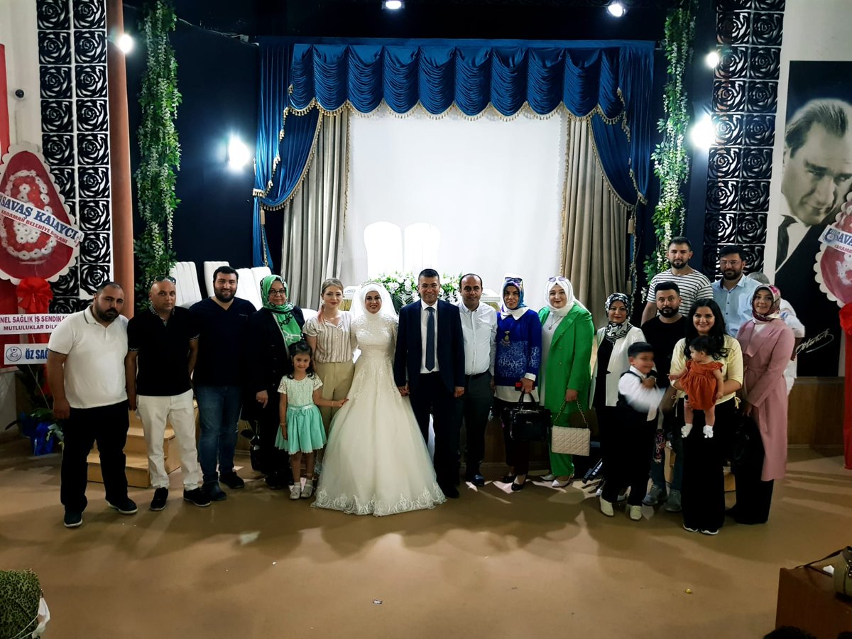 Karaman Dursun Fakih Huzur Evi personeli kadın komite başkanı mesai arkadaşım'ın  bugün bugün nikah merasimi'ne iş yeri temsilcimiz Levent AKÖZ ile birlikte katılım sağladık.
yi günde ve kötü günde bir arada olmak diyerek önemli bir karara imza attınız. Mutluluğunuz daim olsun.
