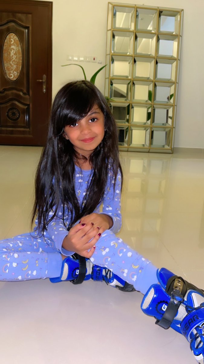 الشعور الي احبه ان قبل لا احط رأسي وانام واستودعهم الله .. في نومهم ❤️.. امم اقول الحمد لله ان انا عدلت بينهم اليوم سواء فشئ.. طلبه عزام .. لازم اخذه لي ود … لي درجه حتى الصوره اصورهم فنفس الوضعيه وفنفس المكان ..❤️ العدل و المساواه.. شي مهم في تربيه اولادكم 😭🫶🏻