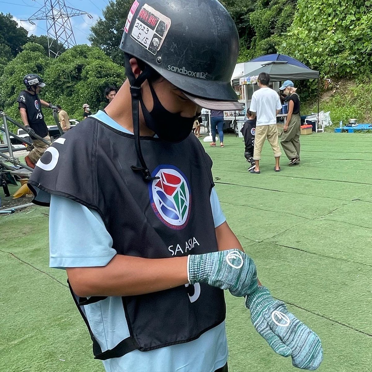 I_fun_d's tweet photo. 全てがリサイクル素材を使ったオンリーワンなカラーですが、いままでに無かった配色も増えました。スノーボードのオフトレだけじゃなく、アウトドアの怪我防止など人それぞれ。

1双 500円(税込) 
お取扱い施設や@i_fun_d オンラインショップにて購入可能です。

#i_fun_d 
#新色 #ミトン軍手 https://t.co/YKTgXrsox6