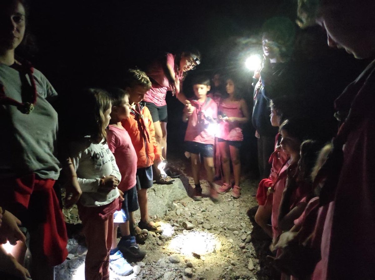 AEiGFlosiCalcat's tweet photo. [CiLl] Els #Castors i Llúdrigues ja han tornat de viure un munt d'aventures dels seus #Campaments a Maçanet de Cabrenys on ja han alliberat a l'Home riatller dels extraterrestres i ja torna a ser lliure!! 😜😎📸🌈🏕💙🦋🌟

#femcau #femescoltisme #arenysdemar #maresme #campes https://t.co/pcCQJl4z4L