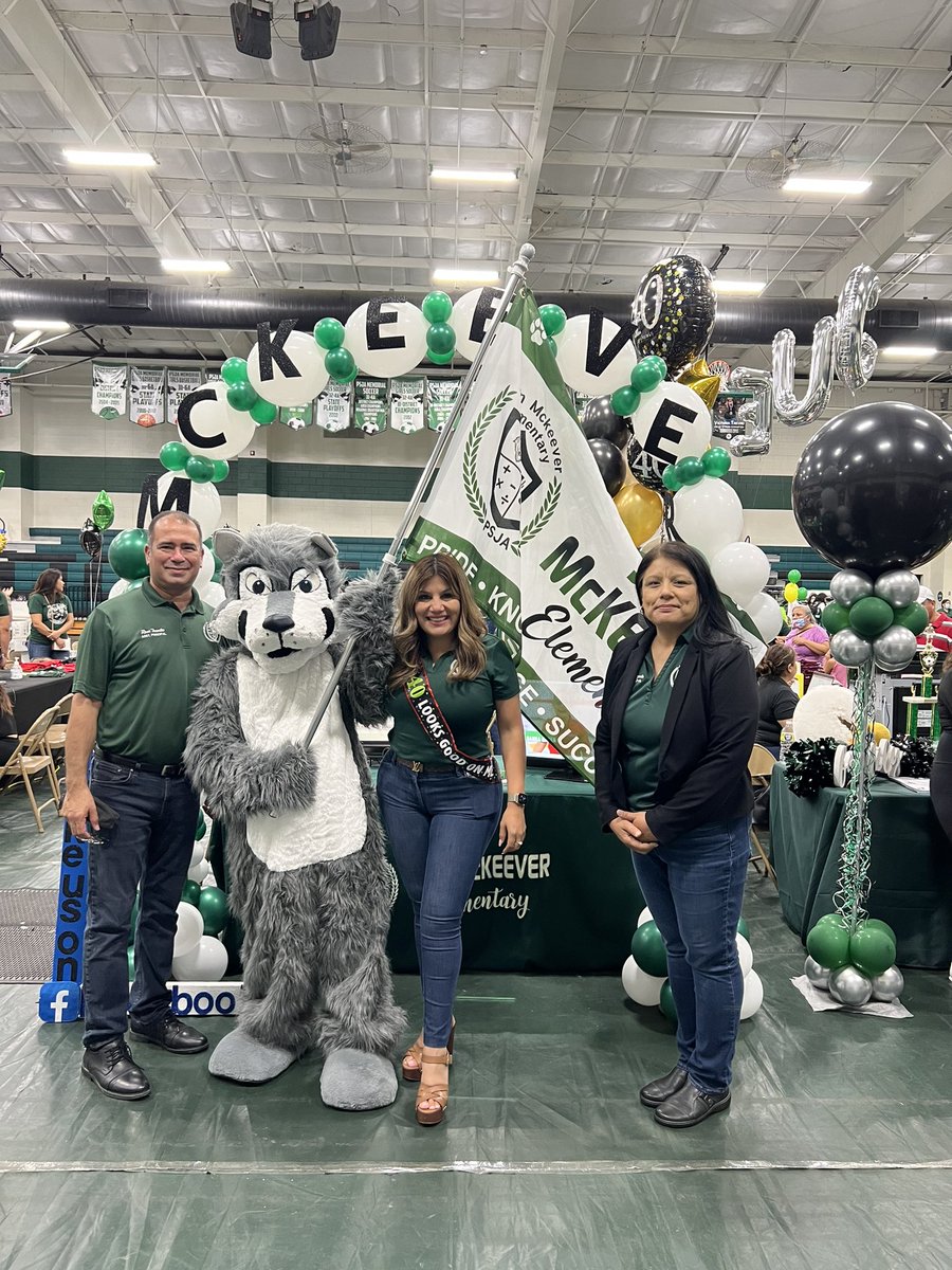 virna_bazan's tweet photo. Go Green! 💚 #signaturecolor #wolverines #huskies #wolves https://t.co/hokAGe66L5