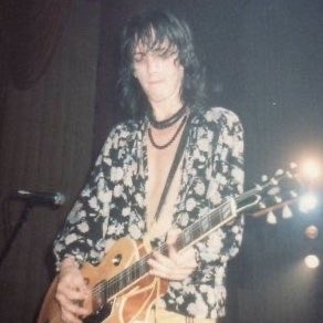 dailystradlin's tweet photo. the floral shirt™️, best known for it’s feature in the ‘welcome to the jungle’ music video. https://t.co/IZatTdjOCW