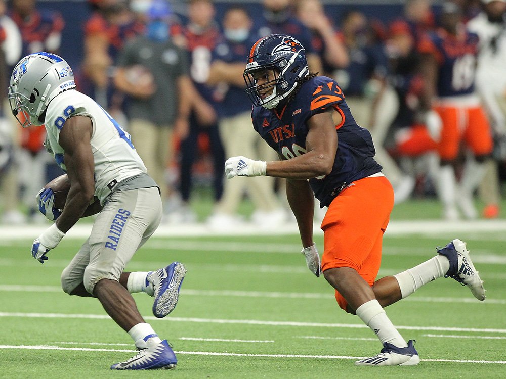 ● LB Spotlight ●

Jamal Ligon - UTSA

• Ligon stands out to me on the Roadrunners not because of his number 88 but because of how good he is. In his career he has 136 Tackles, 9 Tackles for Loss, 5 Sacks, 2 PBUs, 1 INT, 2 Fumble Recoveries and 3 Forced Fumbles.