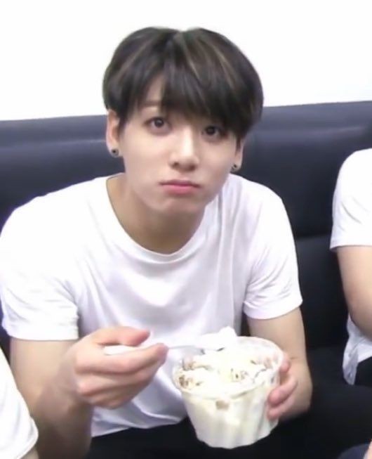 jkbilittle's tweet photo. #jikookau | Ice Cream Love 🍨❣️

Onde o hobbie favorito de Jimin e Jungkook, é discutir um com o outro sobre qual é o melhor sabor de sorvete. https://t.co/8zW00oKTpv