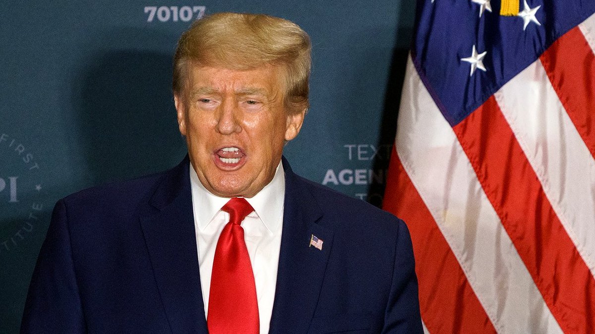 #BREAKING: FBI raids Trump’s Mar-a-Lago trib.al/nMlo1YF