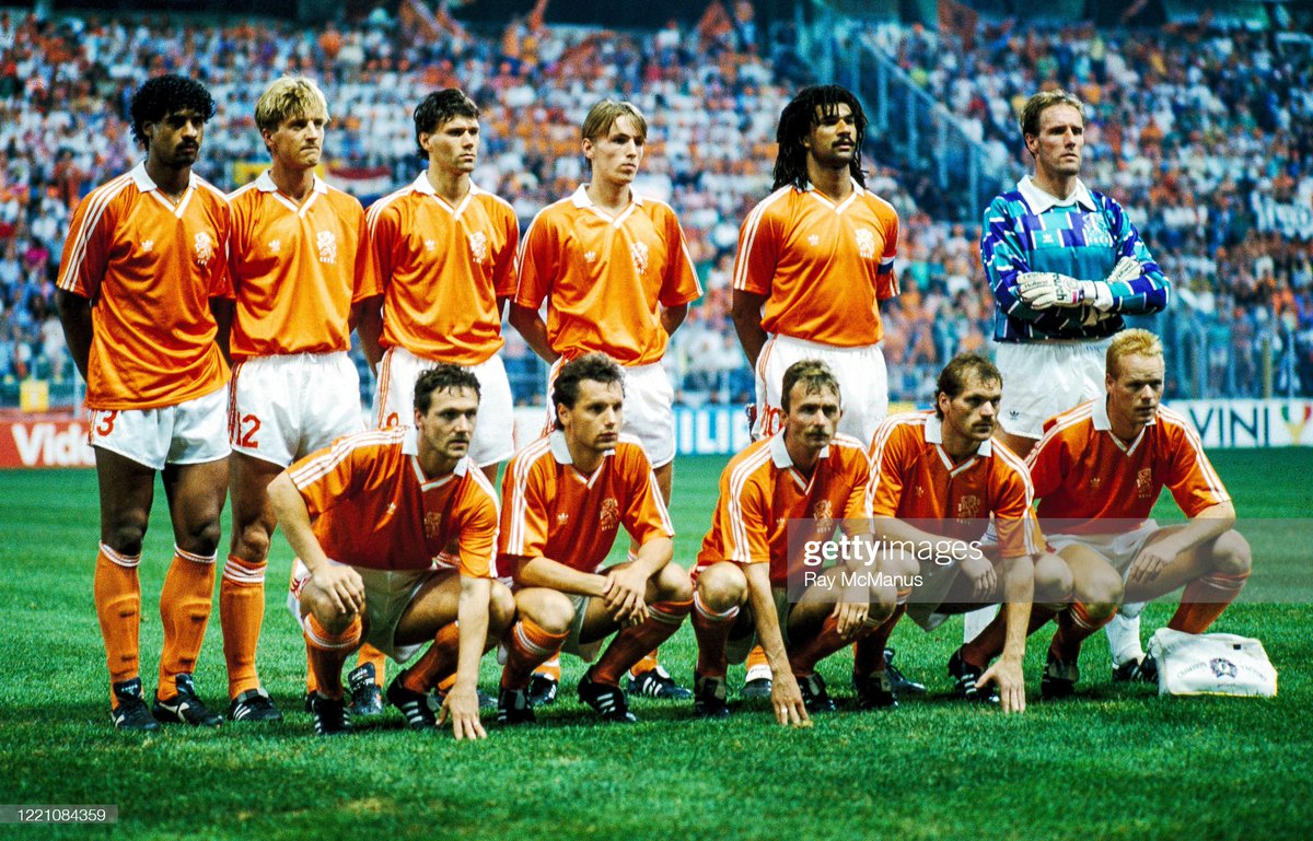 CopaLendas's tweet photo. Marco van Basten, Holanda 🇳🇱.
Copa do Mundo de 1990, Itália.
14º lugar.
0 gol, 4 jogos.
#vanbasten #nederland #worldcup1990 #copa1990 #fifa #legende #marco #theswanofutrecht #uurwerkoranje #nederlandsecarrousel #oranje #knvb #stadiolafavorita #ned #panini #qatar2022 https://t.co/K8dcGQunhp