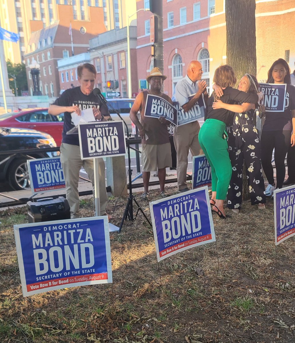 MarkNegralle's tweet photo. Great to be here in #NewHaven for a  @MaritzaBondCT rally.  Thank you to @WFSBnews and @NewHavenIndNews for stopping by the Green. https://t.co/ALdssdrkjG
