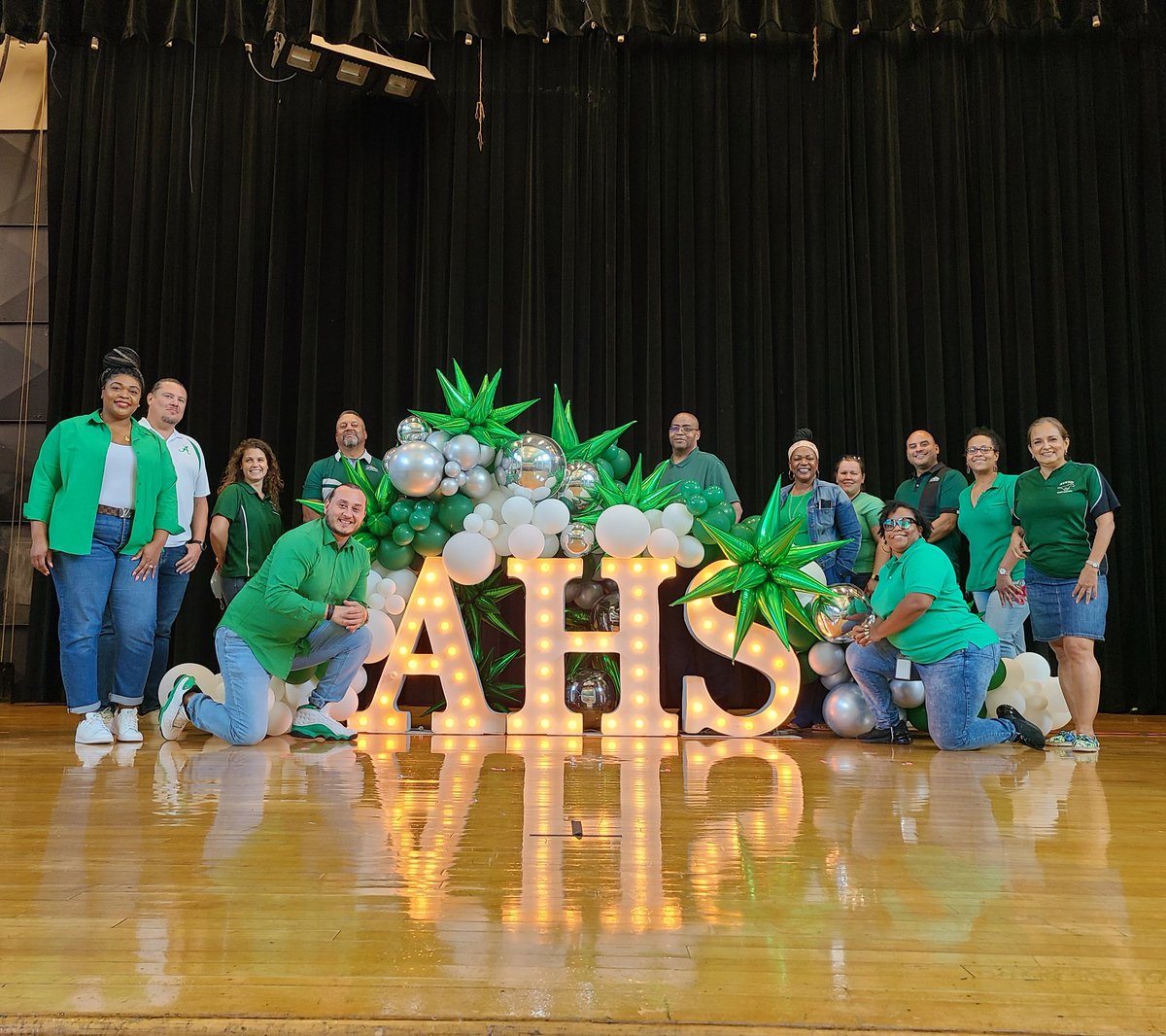LaKiaLeo78's tweet photo. Austin High School Administrators ๐ #teamwork #workingforthatA #letsdothis @Principal_Reyna @HISDHighSchools @JoeChandlerHISD https://t.co/h8gnQwK7oI