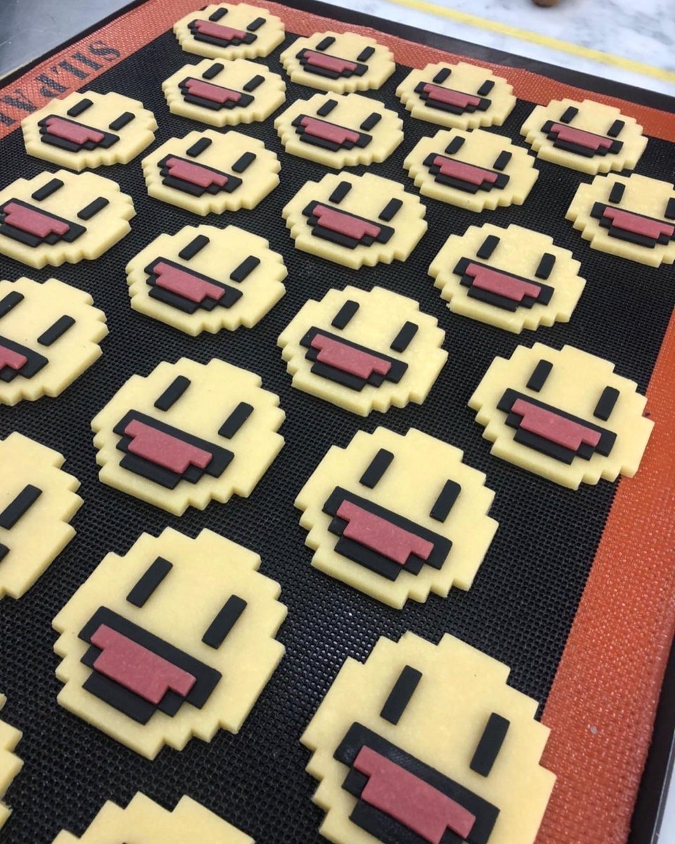 We created a cookie workshop and made it by hand there, one by one.