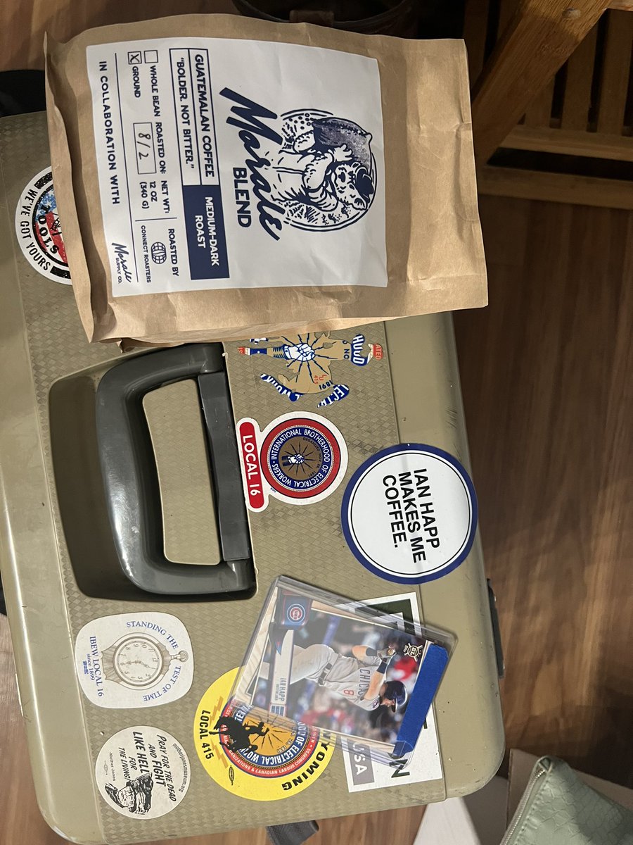 calebmiller_34's tweet photo. Shoutout to @TheXboxPrincess for hooking me up with some @connectroasters morale blend! And thank goodness @ihapp_1 is still wearing cubbie blue! https://t.co/blLF4bILwE