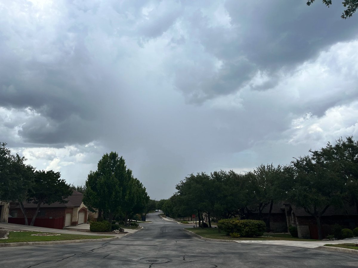 GregInSA's tweet photo. Over here, please. #satwx #txwx #drought #exceptionaldrought https://t.co/WpmDPlWmV6