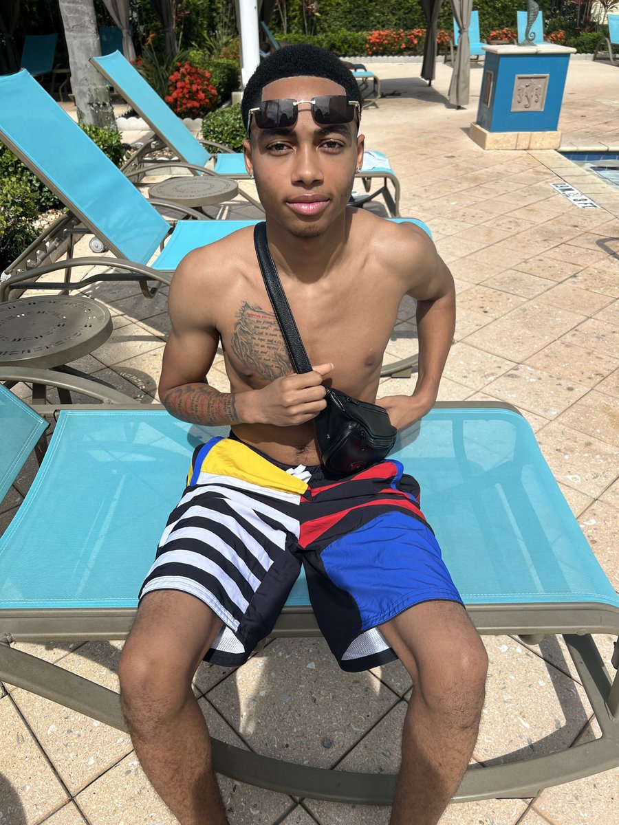FloridaIcon's tweet photo. I’m outside, 29, G5, seaside 🏝🤩 https://t.co/yzrx7uYeJU