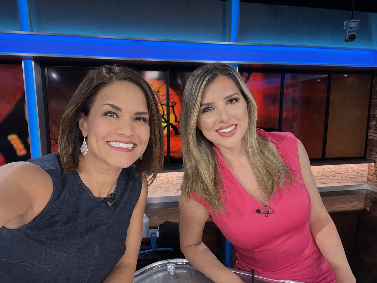 NicoleCritesTV's tweet photo. What a spark! 💥📺 👀 
Say hello 👋 and give a follow to @EmmaPLockhart joining us on #goodeveningarizona #azfamily https://t.co/deE5KPCVDV