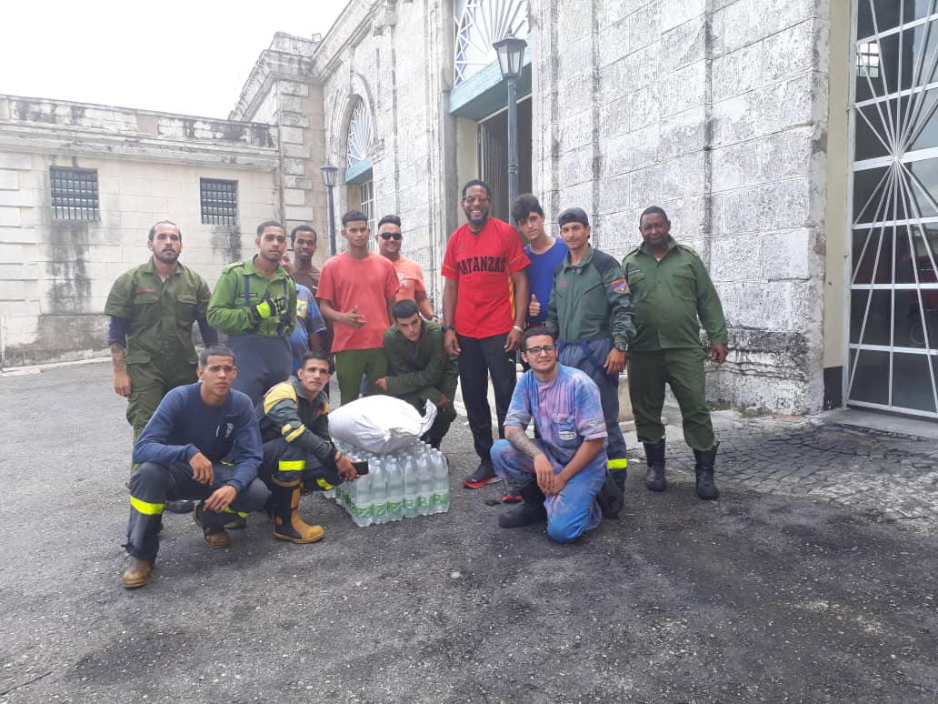 🤜🤛Siguen llegando amigos con donaciones, gracias a un hijo de esta tierra Javier Sotomayor💪.
#FuerzaMatanzas #Matanzas