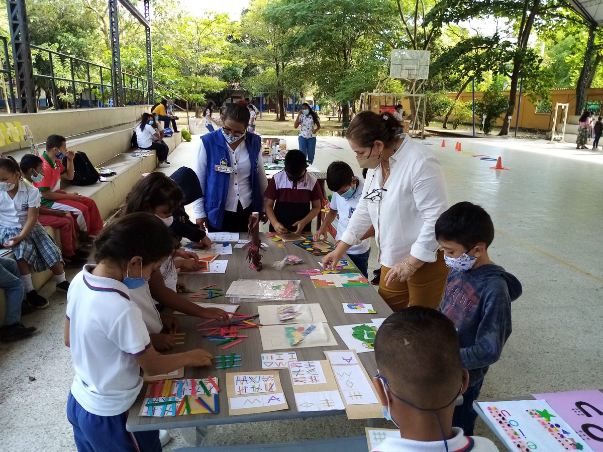 AlirisFuentes's tweet photo. #PTAsaludaAlMinistroAGaviria
Un saludo de parte de los tutores del @PTA_Colombia del departamento de Arauca al señor Ministro @agaviriau, deseándole muchos éxitos en su función educativa.
@Mineducacion https://t.co/2LU3C8fNVE
