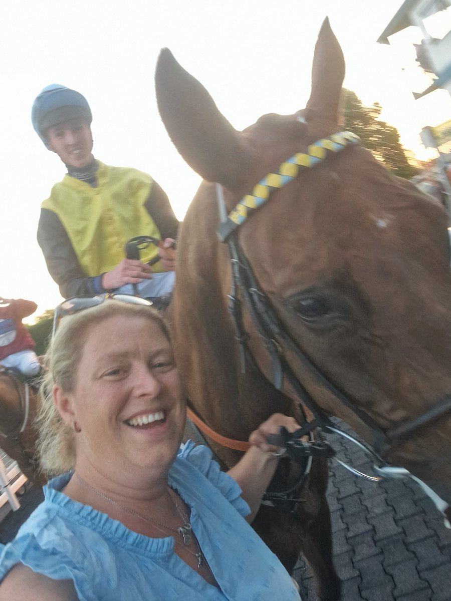 ras169's tweet photo. when u start taking selfies coz kev won!! take the job seriously, love what you do  🥰😍🐎🤣🏆🥇 #robertstephensracing #teamstephens https://t.co/xHSC2T4glG