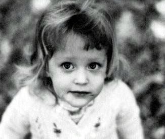 IT S HER BIRTHDAY!!!
happy gillian anderson day 