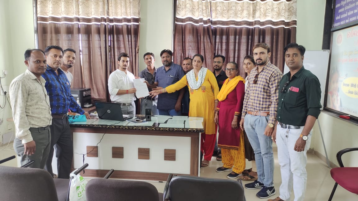 #2800GP_India75 <a href="/CMOGuj/">CMO Gujarat</a> <a href="/VtvGujarati/">VTV Gujarati News and Beyond</a> <a href="/Ronak_ABPAsmita/">Ronak Patel</a> <a href="/InfoPatan/">Info Patan GoG</a> આજ રોજ તા.હે.ક. THO સાહેબશ્રી સરસ્વતી જિ. પાટણ ને અચોક્કસ મુદતની હડતાલ નું આવેદન આપવામાં આવ્યું.