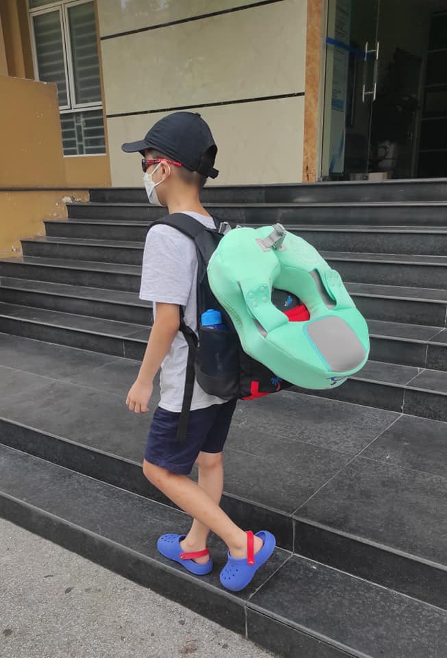 kidsmovevn's tweet image. Phao đặc không gấp gọn lại được thì mang đi du lịch thế nào?

✅Phao có quai xách, dễ dàng treo vào balo mỗi lần đi chơi ra hay phải ra ngoài. Đi đâu con cũng được thỏa mãn niềm đam mê bơi lội 😘

👉 Xem thêm: kidsmove.vn/products/phao-…

#phaoboi #treem #mambobaby