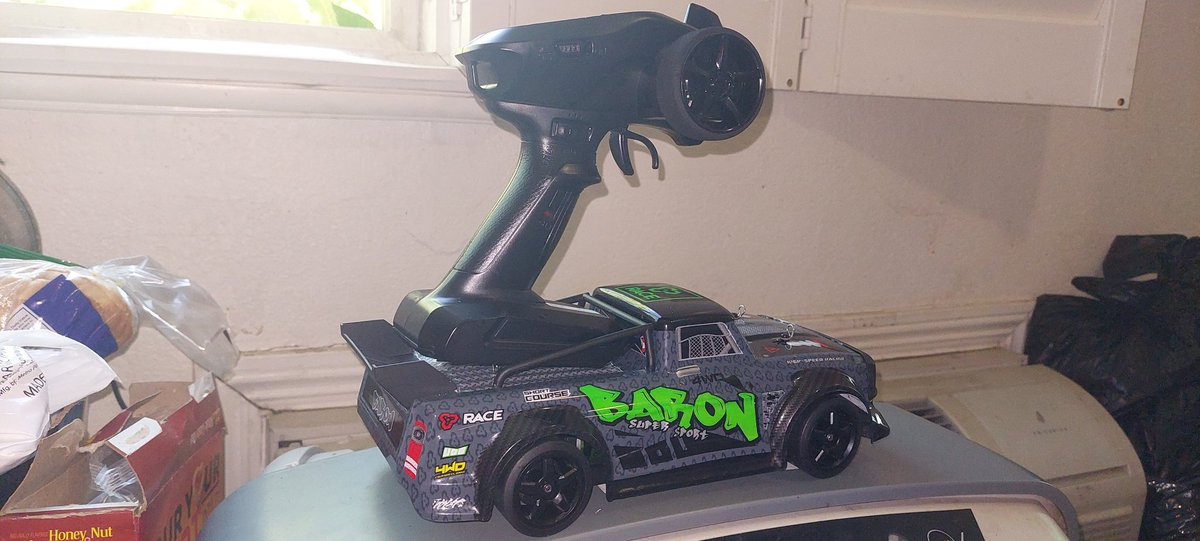 CrewsRCFun's tweet image. 1/16 scale drift truck .got this as a birthday gift. Super awesome. Lill annoyed they sold it with body wrap beeing off and servos bad but awse lill guy