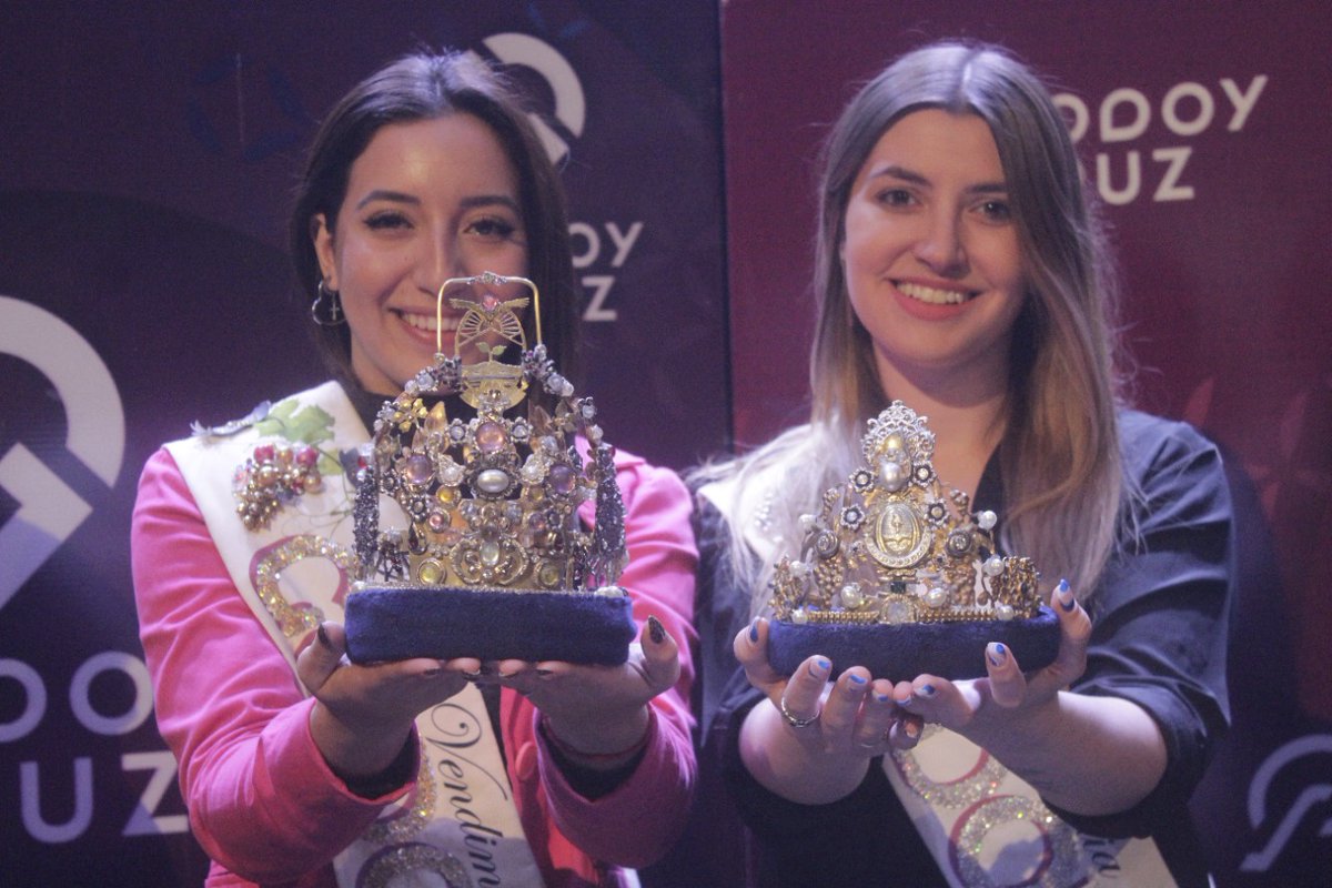 BaigorriaLuuly's tweet photo. Que felicidad se siente que la lucha que realices, de resultados!
Hoy recibimos nuestras coronas (tanto reina como virreina departamental) totalmente renovadas, sumado un cetro nuevo para nuestra virreina @pelaezdadaltcam ✨ 
Gracias Gabriel Rivero por la donación y tu dedicación https://t.co/TyEB01HYtc