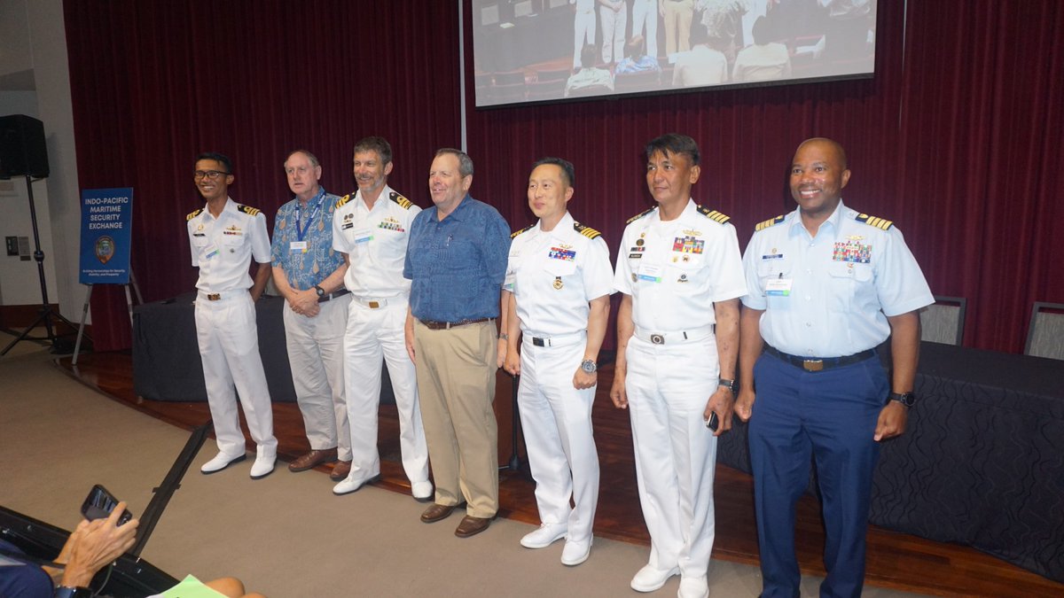 Philippine_Navy's tweet photo. #NAVALDIPLOMACY | PH Navy frigate skipper represents country in Indo-Pacific Maritime Security Exchange in Hawaii

👉: https://t.co/jfFxVKtT9d
📸: BRP Antonio Luna (FF151)

#RIMPAC2022 
#CapableAdaptivePartners 
#NavyPartnerships 💪⚓️
#ModernandMultiCapablePHNavy
#AFPyoucanTRUST https://t.co/AUPBGqfokO