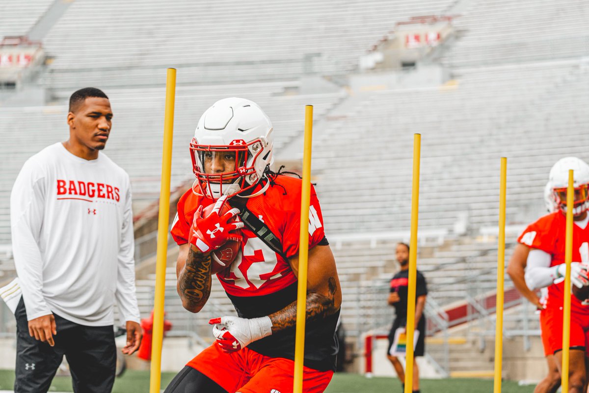 Wisconsin Football tweet media