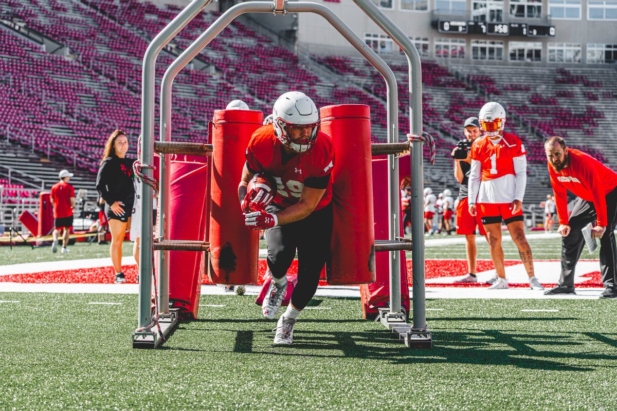 Wisconsin Football tweet media