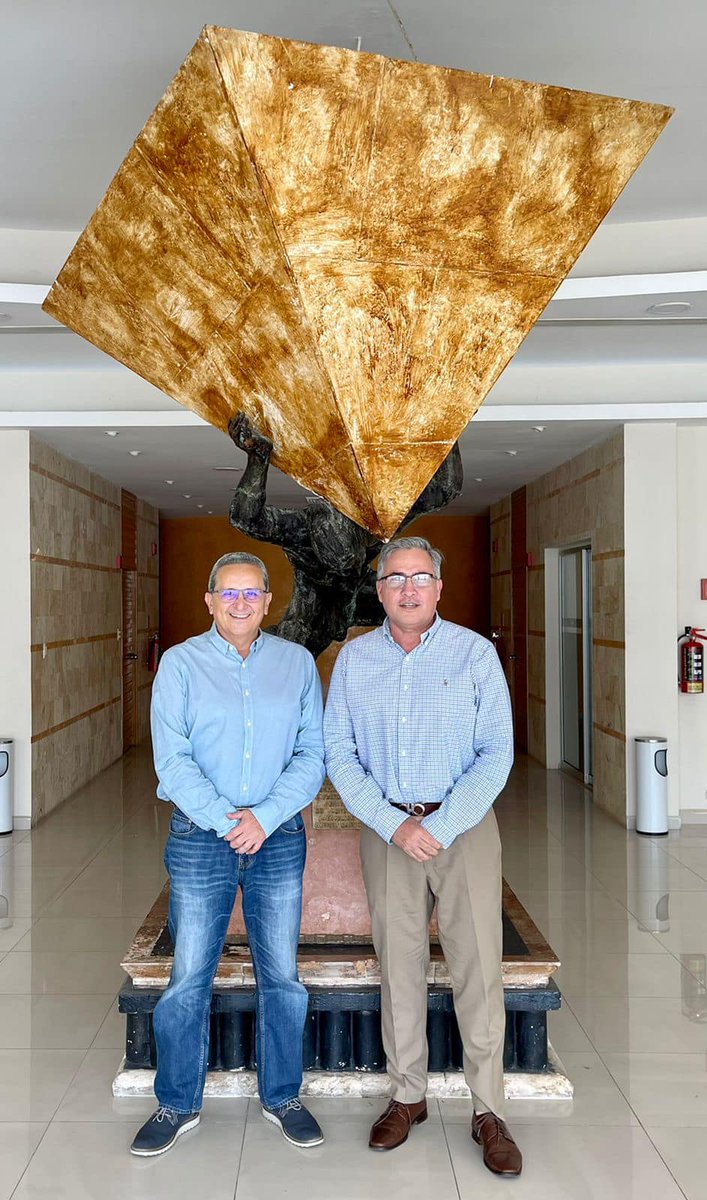 Tuve la oportunidad de platicar con mi amigo <a href="/raulmonforteg/">Raul A. Monforte González</a>, Pte. de <a href="/CMICYucatan/">CMIC Yucatán</a>, plática por demás productiva donde pudimos intercambiar puntos de vista respecto a los temas que nos interesan como constructores, así como puntualizar una agenda común que nos dé fortaleza y unión