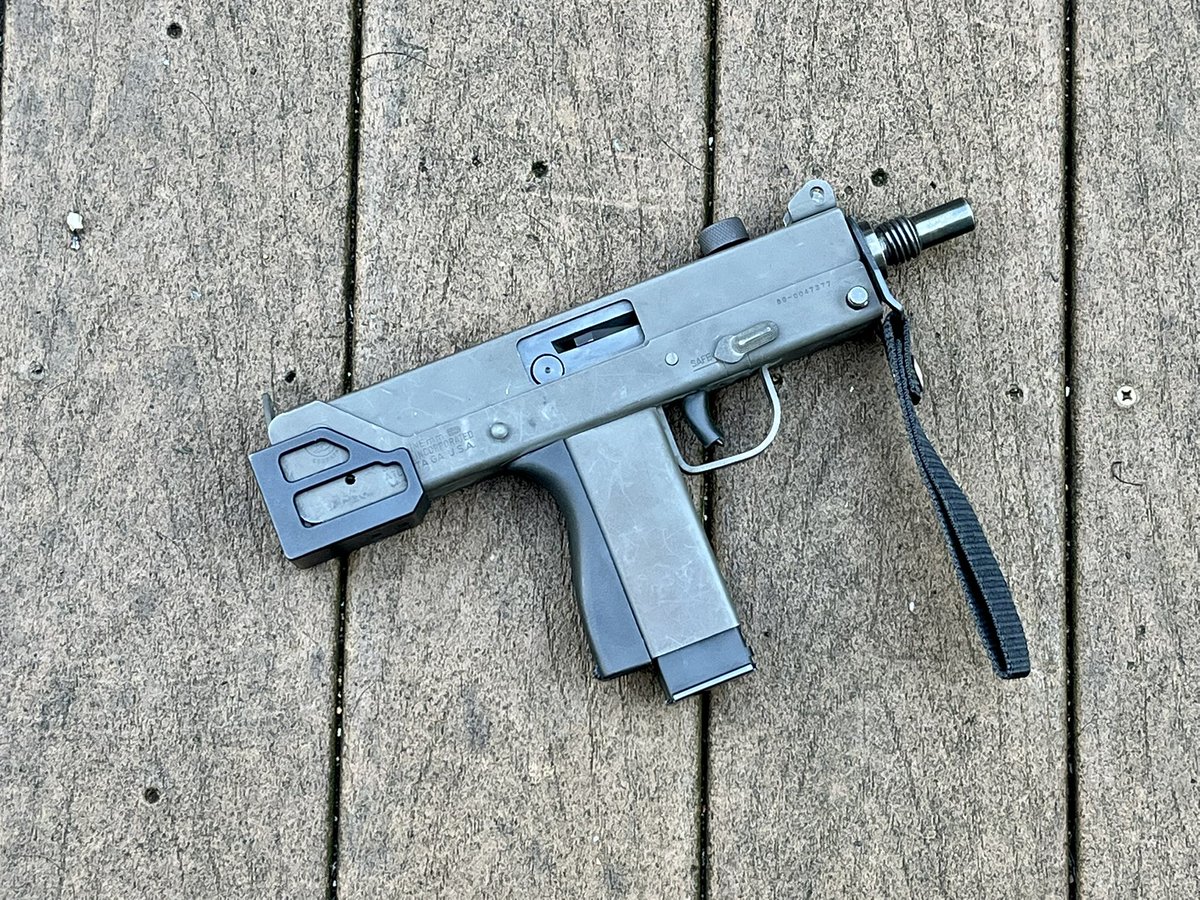 DDeagleton's tweet image. I wish holster companies still made Mac leather shoulder rigs #cobray #cobraym11 #macattack #mac10 #thegunthatmadethe80sroar #m11 #m11nine #mac11 #smg #subgun #gun #guns #gunsoftwitter