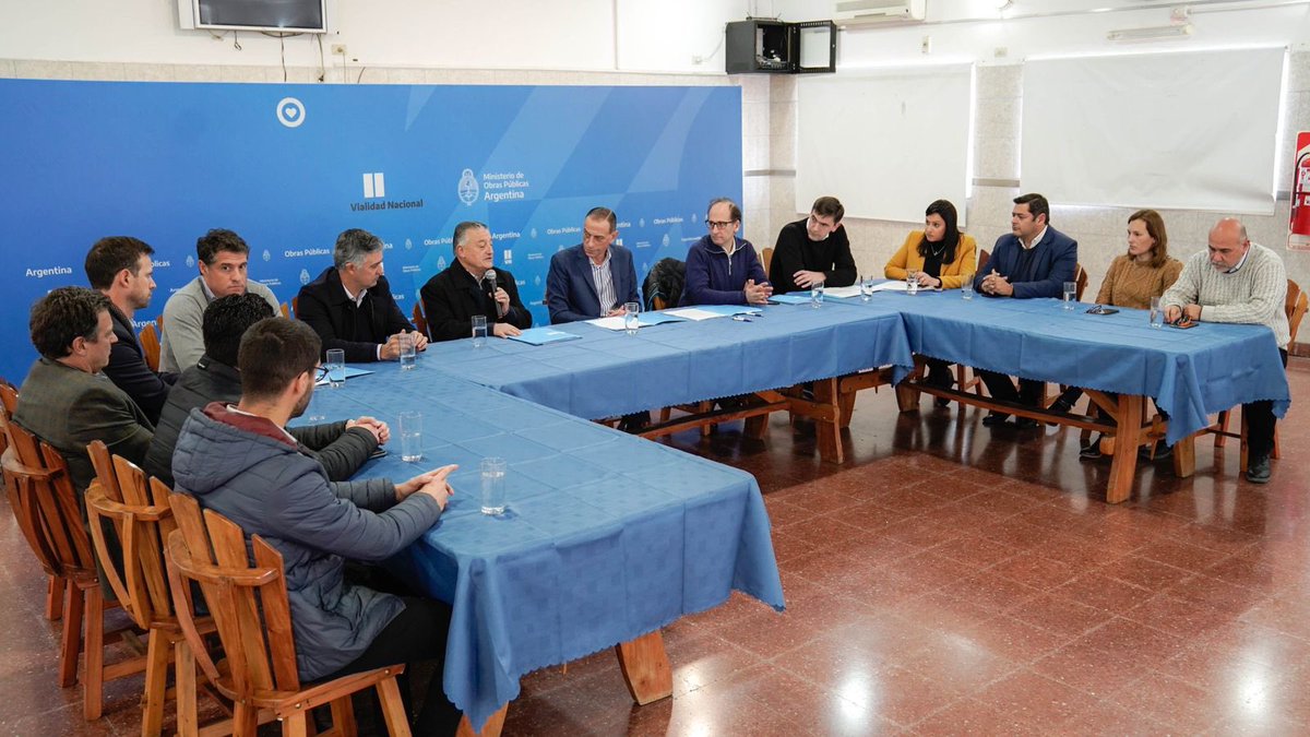 Gustavo Arrieta (@gustavoharrieta) on Twitter photo #Vialidad Distrito 1... recibimos al Intendente de #LasFlores, <a href="/albertogelene/">Alberto Gelené</a>, y a los diputados <a href="/rogetandil/">Rogelio Iparraguirre</a> y <a href="/CoteRossiOk/">ᴄᴏᴛᴇ ʀᴏssɪ</a> para firmar con la UTE Adjudicataria el Contrato de una importante Obra ex PPP. #Vialidad Distrito 1... recibimos al Intendente de #LasFlores, <a href="/albertogelene/">Alberto Gelené</a>, y a los diputados <a href="/rogetandil/">Rogelio Iparraguirre</a> y <a href="/CoteRossiOk/">ᴄᴏᴛᴇ ʀᴏssɪ</a> para firmar con la UTE Adjudicataria el Contrato de una importante Obra ex PPP.