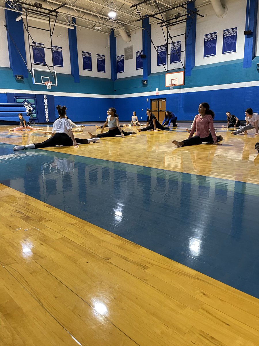 CompanyPoms's tweet photo. Our PODC dancers this past week at their summer camp preparing for this upcoming year! #WeArePinOak #StrongerTogether https://t.co/n5FvNK7Uhv